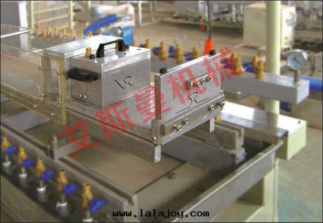 PVC挂壁(bì)板生(shēng)産線(xiàn)