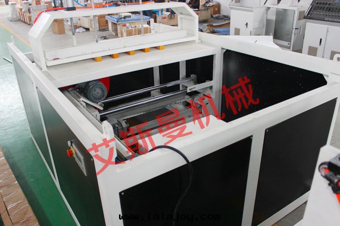 970mmPVC中(zhōng)空(kōng)波(bō)浪瓦(wǎ)生(shēng)産線(xiàn) 塑料中(zhōng)空(kōng)瓦(wǎ)設備