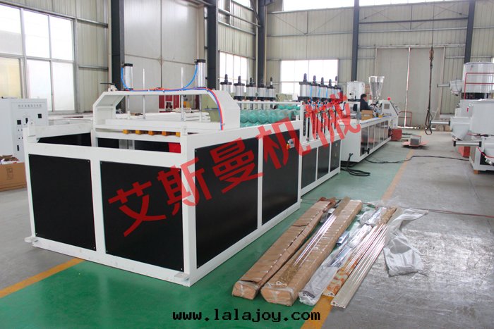 970mmPVC中(zhōng)空(kōng)波(bō)浪瓦(wǎ)生(shēng)産線(xiàn) 塑料中(zhōng)空(kōng)瓦(wǎ)設備