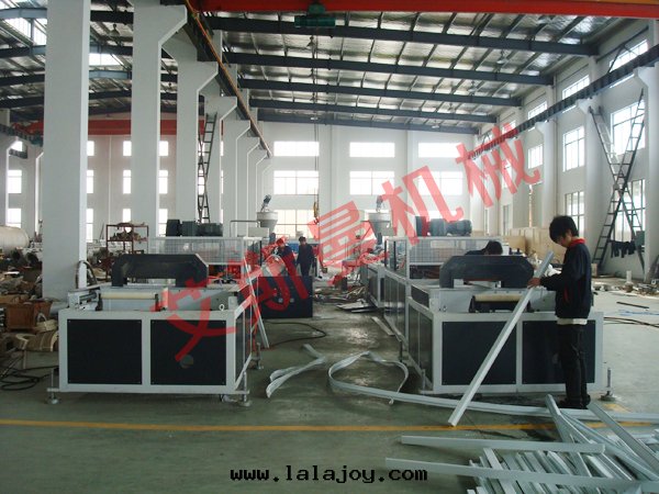 PVC（木(mù)塑）型材生(shēng)産線(xiàn)