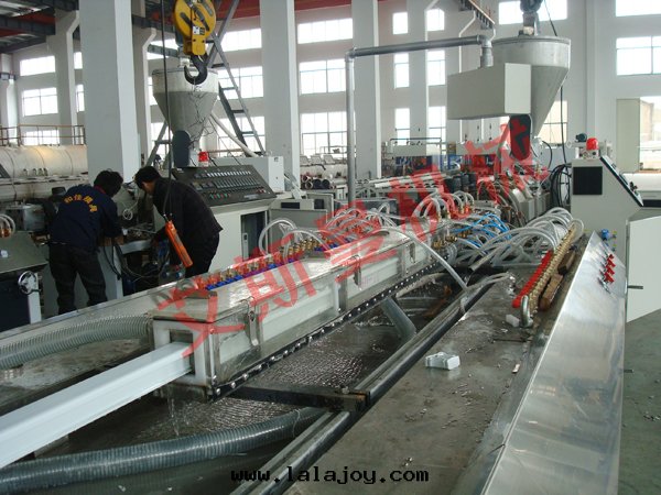 PVC（木(mù)塑）型材生(shēng)産線(xiàn)