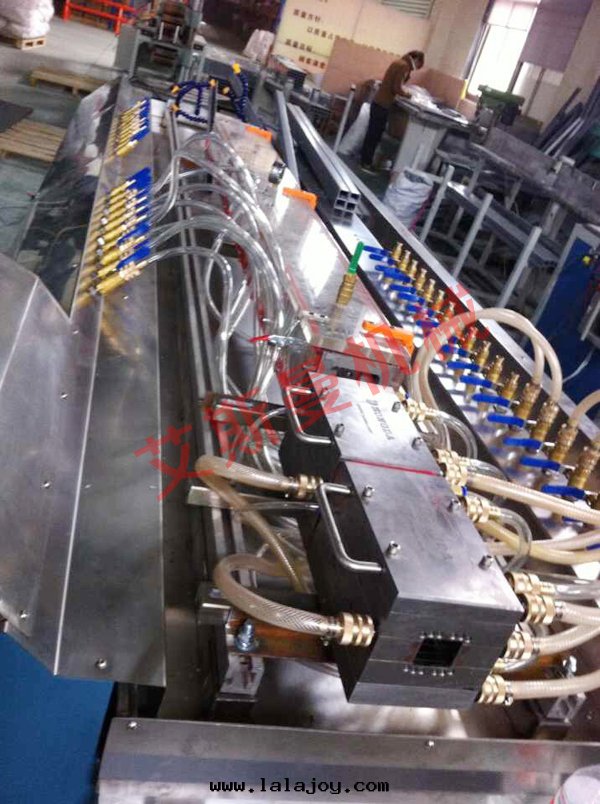 PVC（木(mù)塑）型材生(shēng)産線(xiàn)