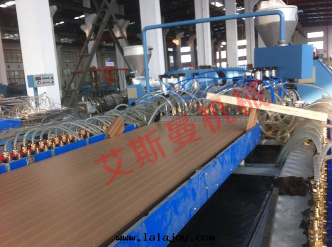 PVC（木(mù)塑）門(mén)板生(shēng)産線(xiàn)