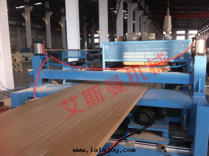 PVC（木(mù)塑）門(mén)板生(shēng)産線(xiàn)