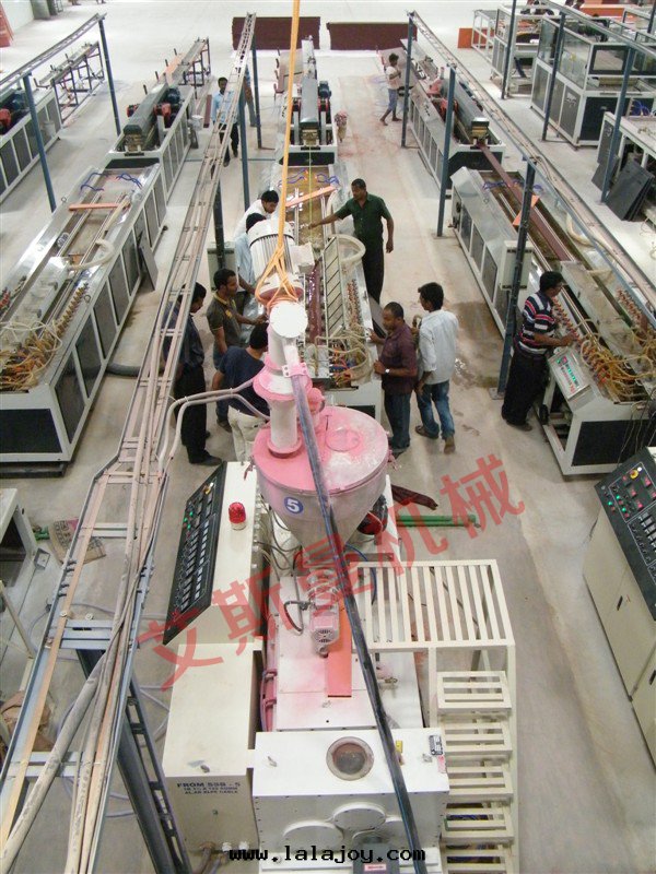 PE、PP木(mù)塑型材生(shēng)産線(xiàn)