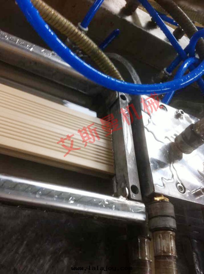 PE、PP木(mù)塑型材生(shēng)産線(xiàn)