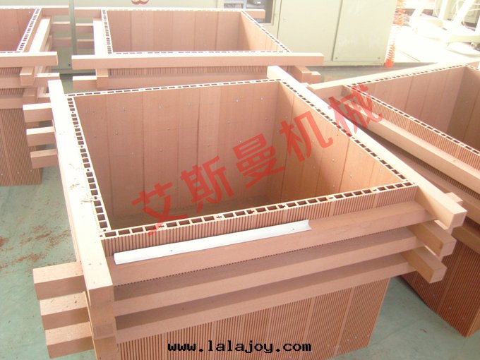 PE、PP木(mù)塑型材生(shēng)産線(xiàn)