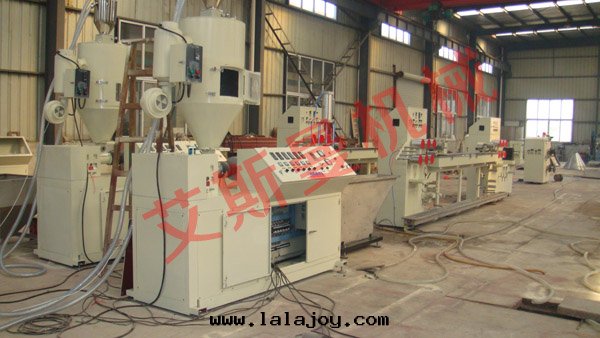 PP打(dǎ)包(bāo)带(dài)生(shēng)産線(xiàn)