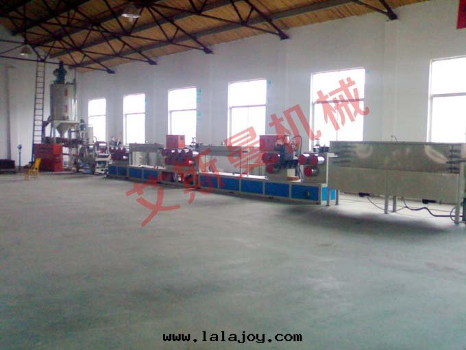 PET打(dǎ)包(bāo)带(dài)生(shēng)産線(xiàn)