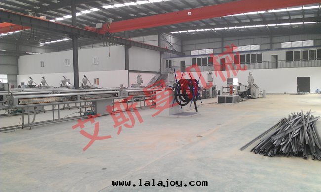 PE碳素螺旋管(guǎn)生(shēng)産線(xiàn)