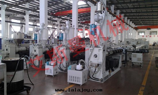 PE实壁(bì)管(guǎn)材生(shēng)産線(xiàn)