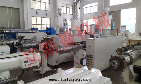 PE实壁(bì)管(guǎn)材生(shēng)産線(xiàn)