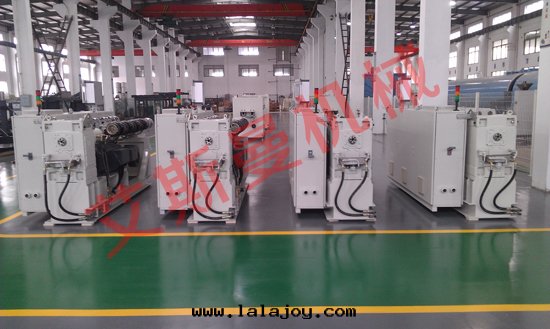 PE实壁(bì)管(guǎn)材生(shēng)産線(xiàn)