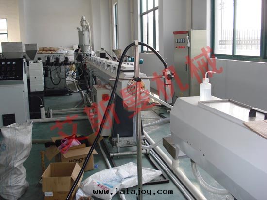 PE矽芯管(guǎn)生(shēng)産線(xiàn)