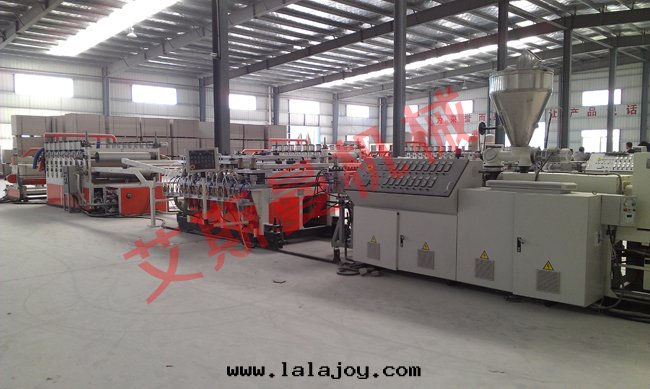 PVC共(gòng)擠发泡板生(shēng)産線(xiàn)