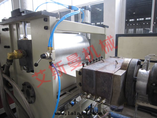 PVC挂壁(bì)板生(shēng)産線(xiàn)