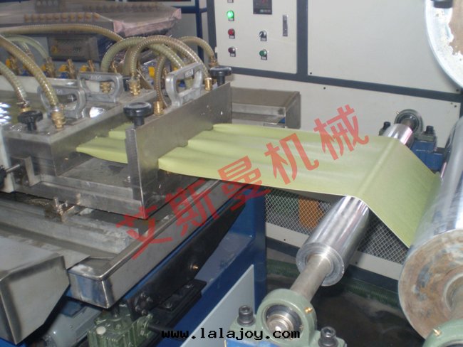 PVC挂壁(bì)板生(shēng)産線(xiàn)