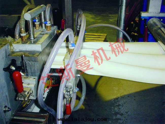 PVC挂壁(bì)板生(shēng)産線(xiàn)