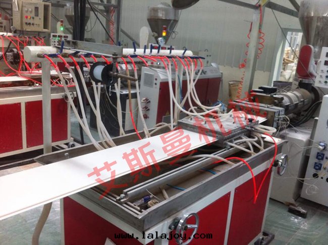 PVC扣(kòu)板生(shēng)産線(xiàn)