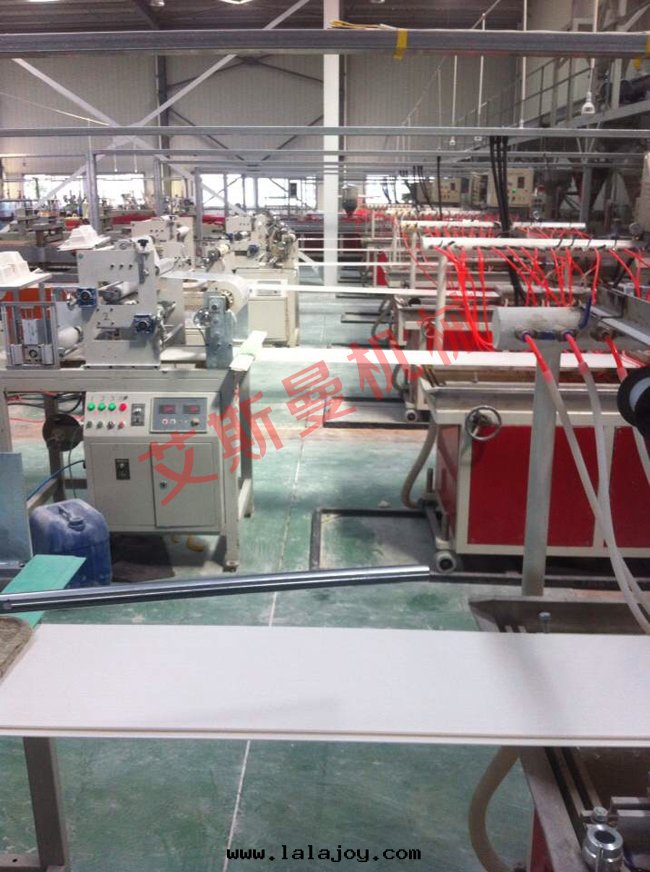 PVC扣(kòu)板生(shēng)産線(xiàn)