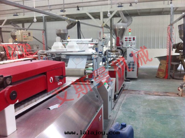 PVC扣(kòu)板生(shēng)産線(xiàn)