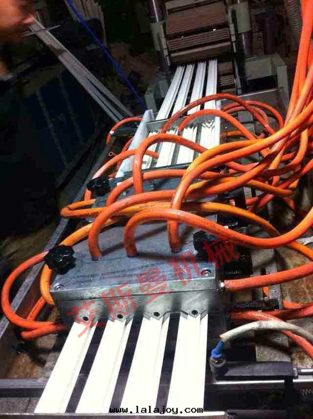 PVC扣(kòu)板生(shēng)産線(xiàn)