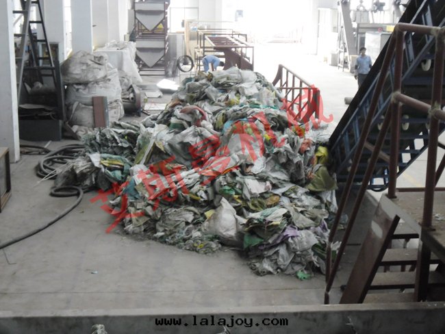 PE、PP废料薄膜回(huí)收(shōu)清(qīng)洗線(xiàn)