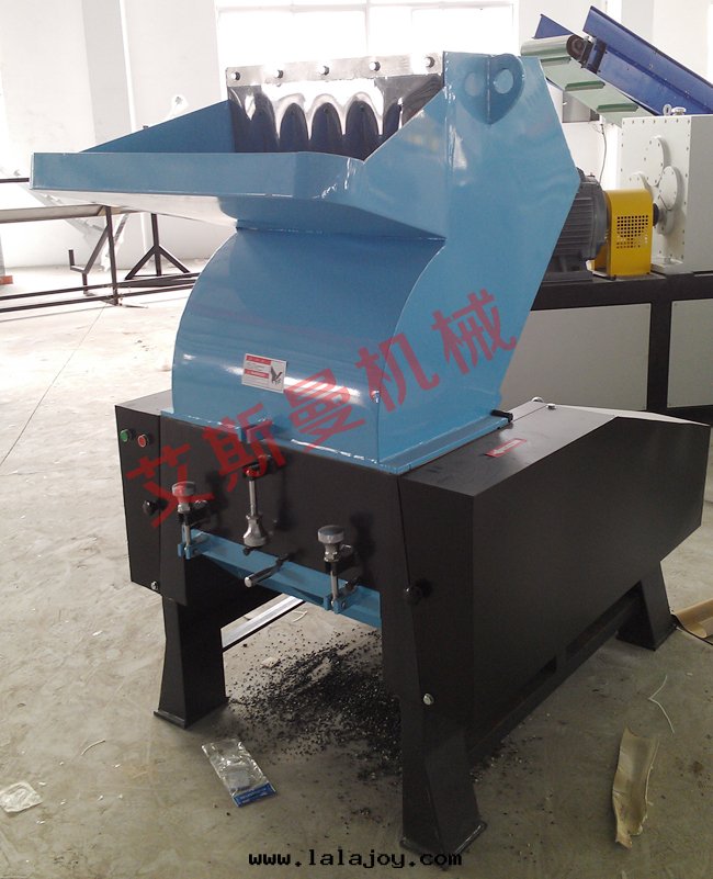 管(guǎn)型片(piàn)材破碎機(jī)