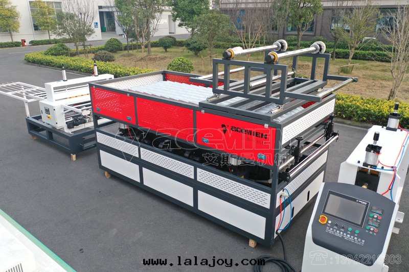 2018新(xīn)型合成(chéng)樹(shù)脂瓦(wǎ)生(shēng)産線(xiàn)