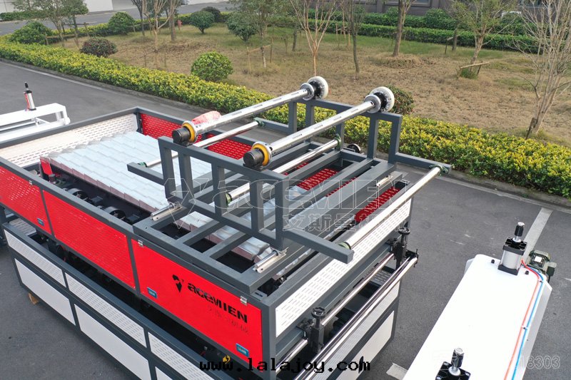 合成(chéng)樹(shù)脂瓦(wǎ)生(shēng)産線(xiàn)