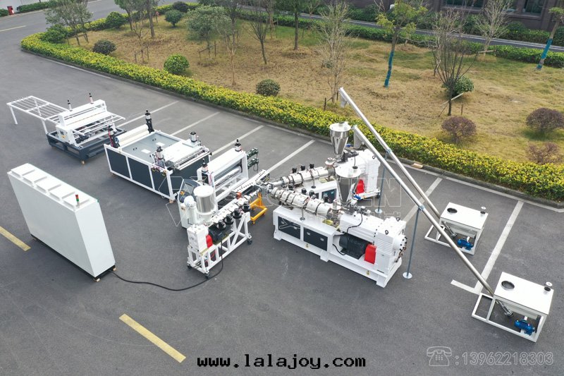 合成(chéng)樹(shù)脂瓦(wǎ)生(shēng)産線(xiàn)