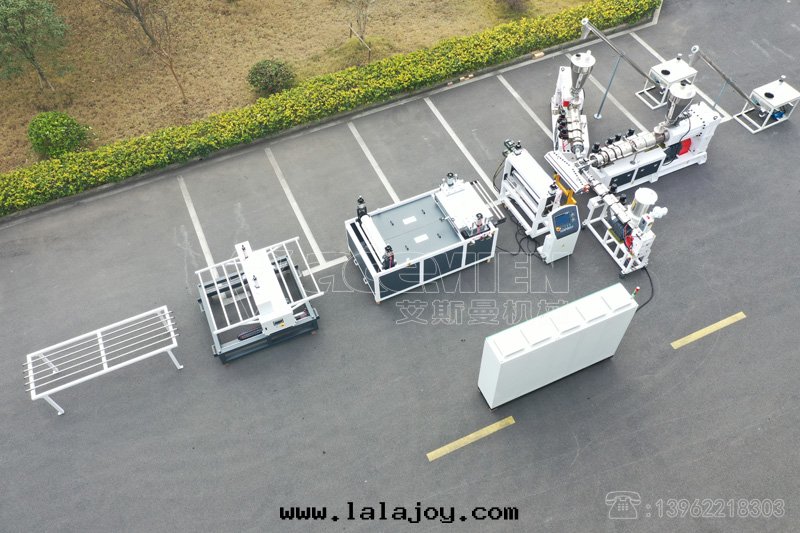 合成(chéng)樹(shù)脂瓦(wǎ)生(shēng)産線(xiàn)