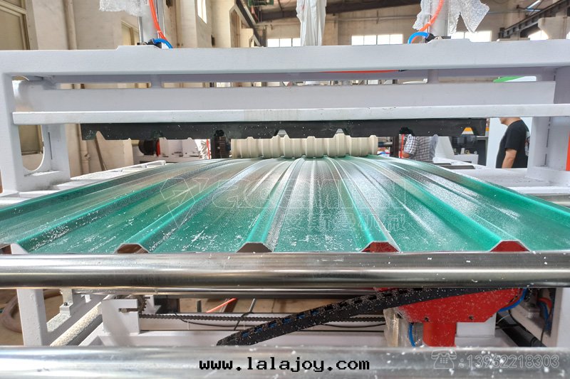 新(xīn)型ASA/pvc琉璃瓦(wǎ)生(shēng)産線(xiàn)