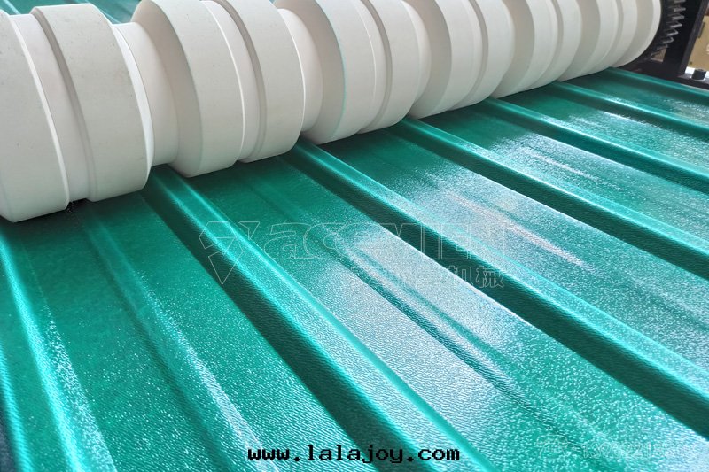 新(xīn)型ASA/pvc琉璃瓦(wǎ)生(shēng)産線(xiàn)