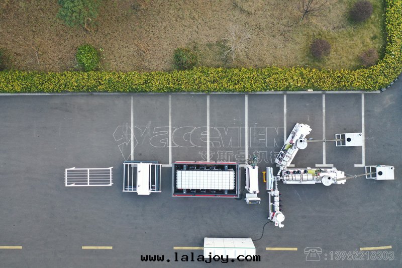 塑料琉璃瓦(wǎ)生(shēng)産線(xiàn)，合成(chéng)樹(shù)脂瓦(wǎ)設備