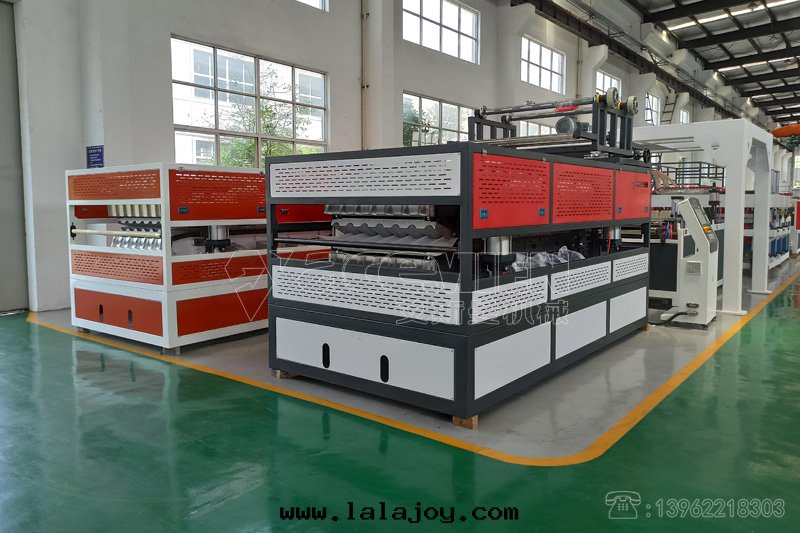 张(zhāng)家(jiā)港PVC仿彩鋼(gāng)瓦(wǎ)生(shēng)産線(xiàn)，合成(chéng)樹(shù)脂瓦(wǎ)設備