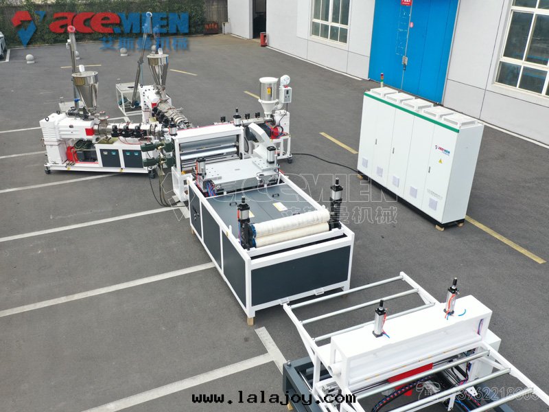 张(zhāng)家(jiā)港PVC仿彩鋼(gāng)瓦(wǎ)生(shēng)産線(xiàn)，合成(chéng)樹(shù)脂瓦(wǎ)設備