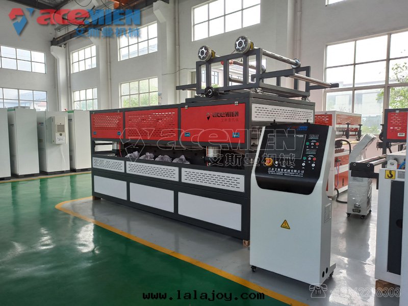 艾斯曼機(jī)械 PVC四(sì)层(céng)覆膜樹(shù)脂瓦(wǎ)生(shēng)産線(xiàn)