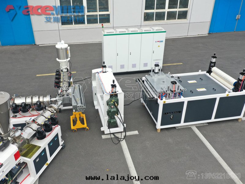 新(xīn)疆PVC塑料瓦(wǎ)設備供應(yìng)商 ASA覆膜樹(shù)脂瓦(wǎ)設備