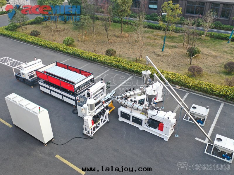 新(xīn)疆PVC塑料瓦(wǎ)設備供應(yìng)商 ASA覆膜樹(shù)脂瓦(wǎ)設備