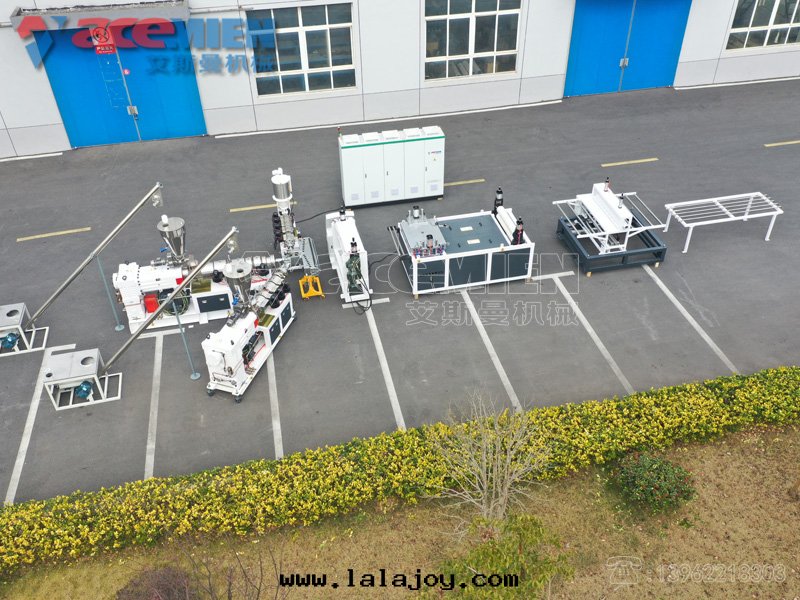 河北(běi)石(dàn)家(jiā)莊PVC合成(chéng)樹(shù)脂瓦(wǎ)設備 仿古建築塑料瓦(wǎ)機(jī)器