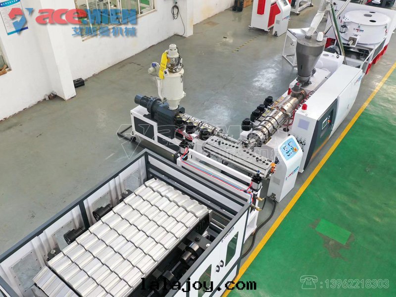 河北(běi)石(dàn)家(jiā)莊PVC合成(chéng)樹(shù)脂瓦(wǎ)設備 仿古建築塑料瓦(wǎ)機(jī)器