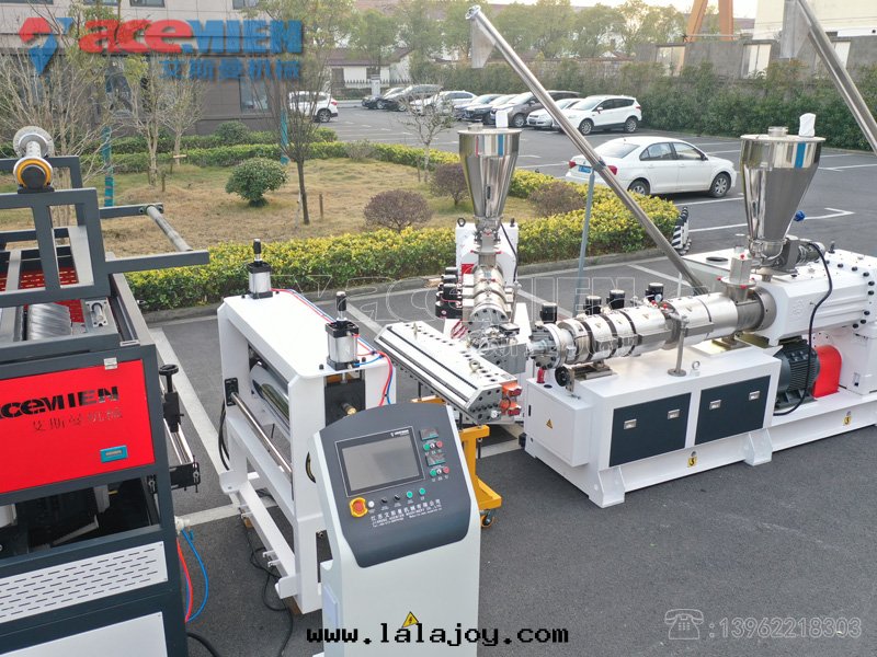 PVC+ASA四(sì)层(céng)覆膜塑料琉璃瓦(wǎ)生(shēng)産線(xiàn)