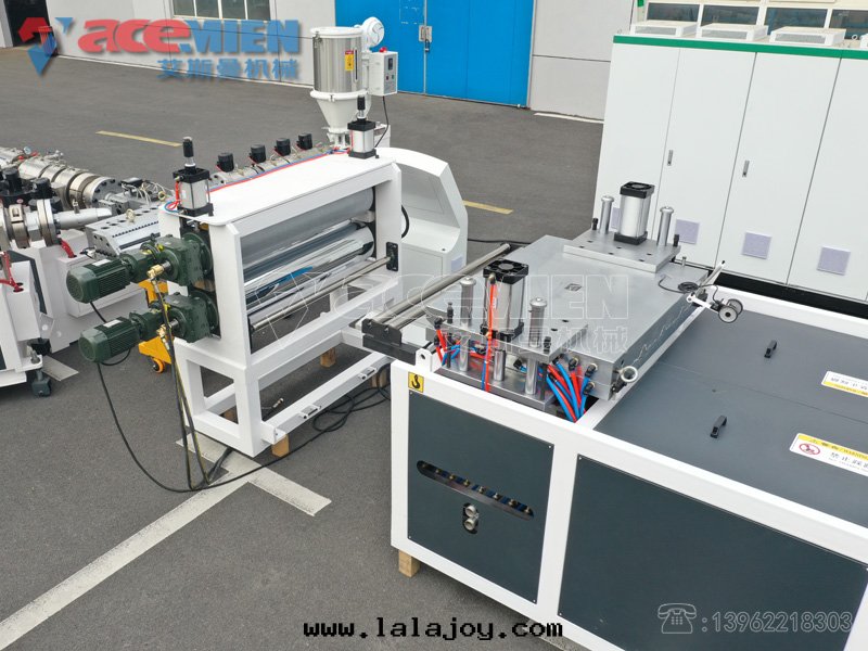 PVC+ASA四(sì)层(céng)覆膜塑料琉璃瓦(wǎ)生(shēng)産線(xiàn)