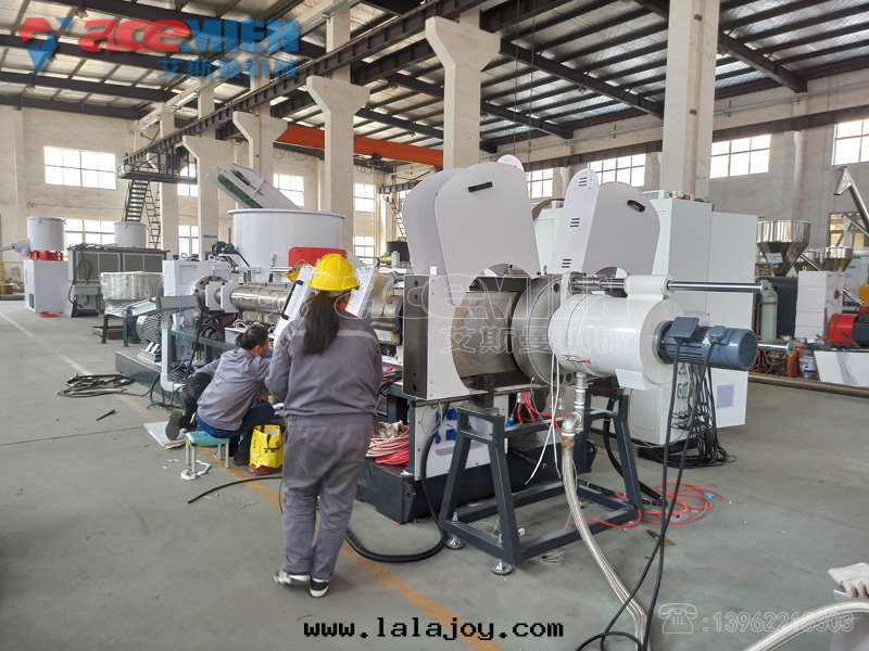 PE保鮮膜回(huí)收(shōu)造粒(lì)生(shēng)産線(xiàn) PE薄膜大(dà)棚膜团(tuán)粒(lì)造粒(lì)生(shēng)産線(xiàn)