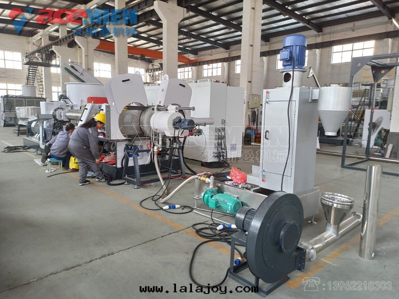 PE保鮮膜回(huí)收(shōu)造粒(lì)生(shēng)産線(xiàn) PE薄膜大(dà)棚膜团(tuán)粒(lì)造粒(lì)生(shēng)産線(xiàn)