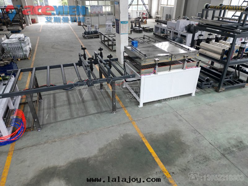 聚碳酸(suān)酯PC透明(míng)瓦(wǎ)生(shēng)産線(xiàn) PET片(piàn)材三(sān)輥壓延設備 塑料彩鋼(gāng)瓦(wǎ)機(jī)器