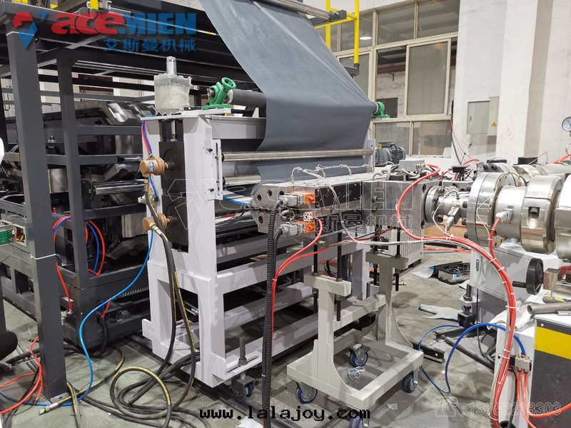 880-1050mm 四(sì)层(céng)ASA覆膜塑料琉璃瓦(wǎ)生(shēng)産線(xiàn) PVC仿古樹(shù)脂瓦(wǎ)設備