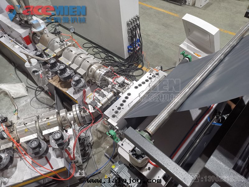 880-1050mm 四(sì)层(céng)ASA覆膜塑料琉璃瓦(wǎ)生(shēng)産線(xiàn) PVC仿古樹(shù)脂瓦(wǎ)設備