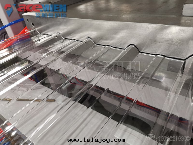 山(shān)東(dōng)地(dì)區(qū)970mmPC聚碳酸(suān)酯塑料透明(míng)瓦(wǎ)生(shēng)産線(xiàn) PET透明(míng)彩鋼(gāng)瓦(wǎ)設備